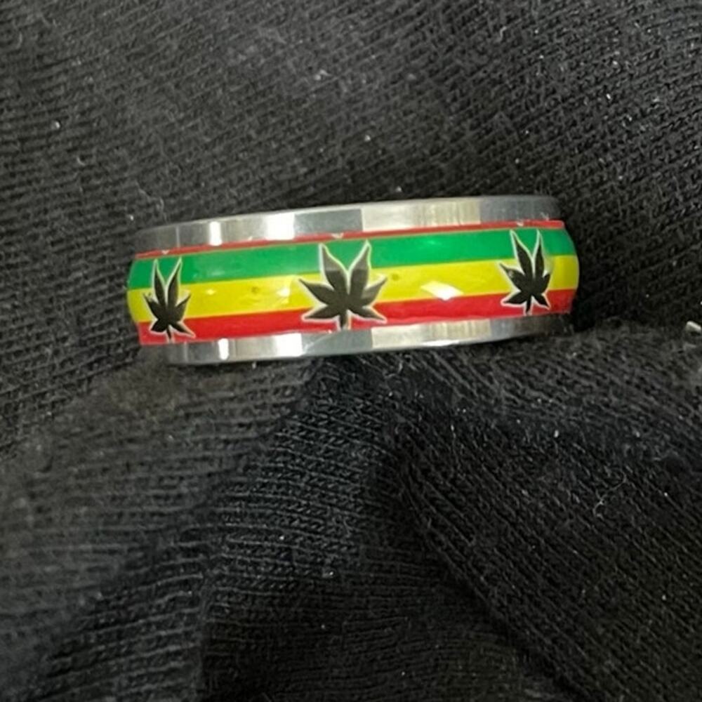 Men's Vintage Ring Jamaican Colors With Leaf Design Size 10